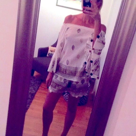 Beach off the shoulder top and matching shorts set - Picture 4 of 7